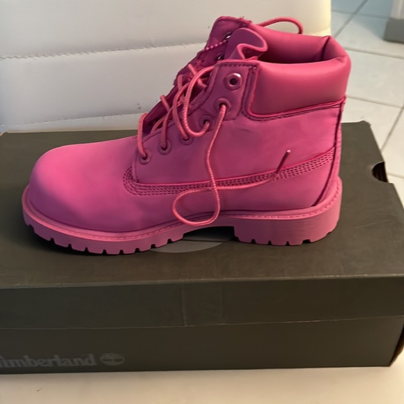 Pink Timberlands - Picture 5 of 6